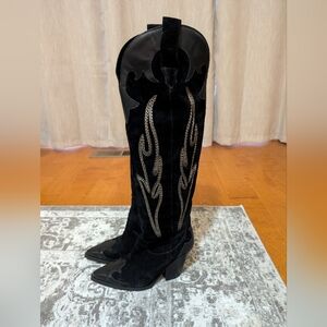 Steve Madden NWOT Lasso Boots Black